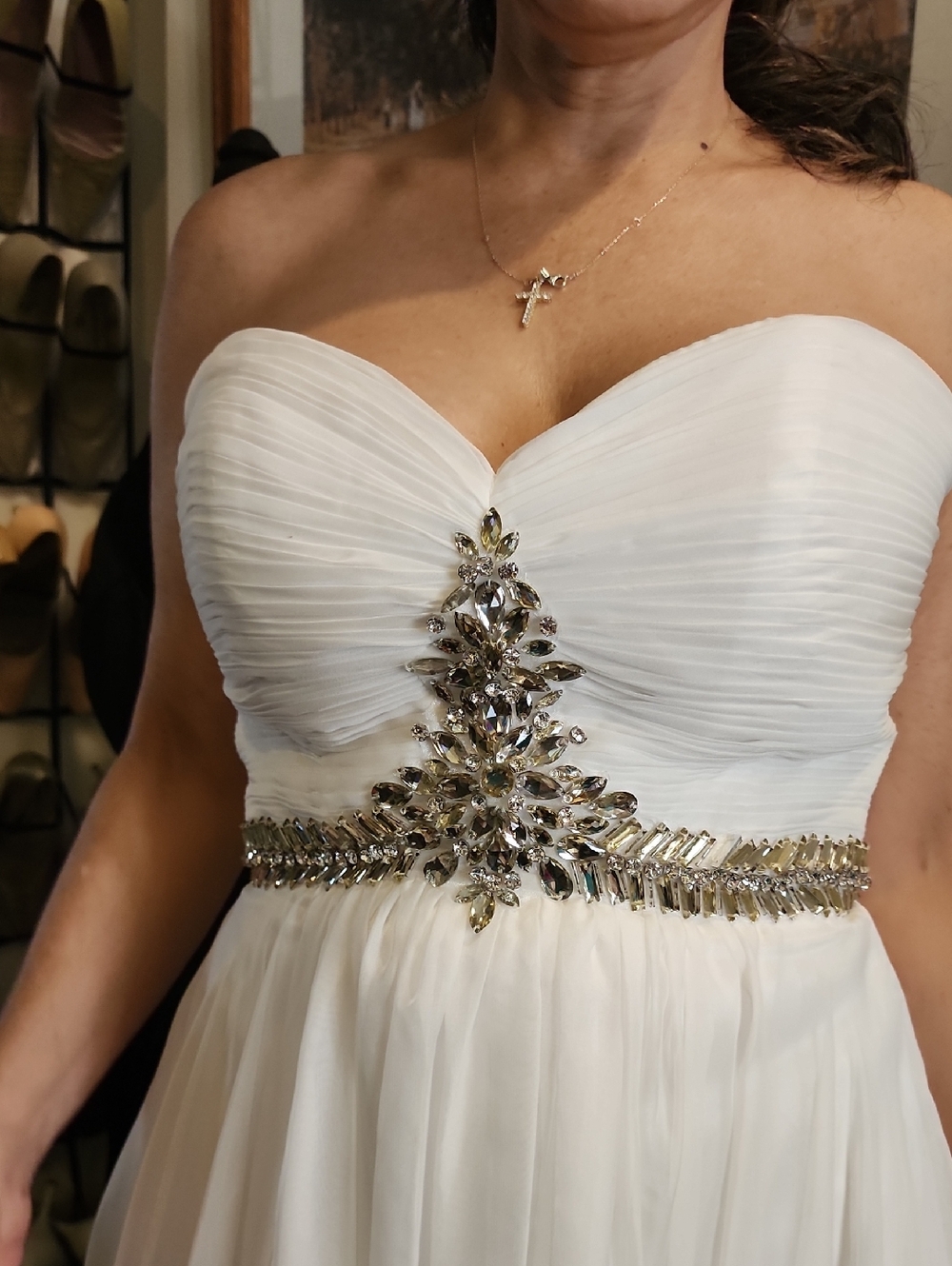 Elegant White Strapless Evening Dress with Crystal Embellishment